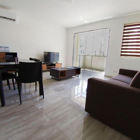 F7 Room 2, Private Bedroom Two Single Beds Shared Bathroom In Shared Flat مسيدا المظهر الخارجي الصورة