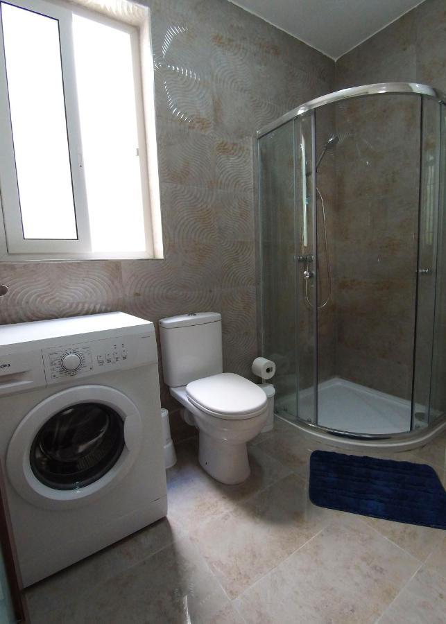 F7 Room 2, Private Bedroom Two Single Beds Shared Bathroom In Shared Flat مسيدا المظهر الخارجي الصورة