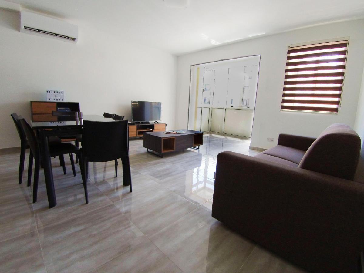 F7 Room 2, Private Bedroom Two Single Beds Shared Bathroom In Shared Flat مسيدا المظهر الخارجي الصورة